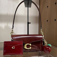 This bag is soo beautiful I want it so bad😭 Coach Purses Aesthetic, Red Coach Bag, Coach Bag Outfit, Fashion Date Night, Accessories Minimal, Cross Bags, Green Wallpapers, Coach Fashion, Coach Tabby