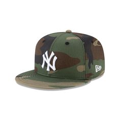 The New York Yankees Basic 9FIFTY Snapback features an embroidered Yankees logo at the front panels and a snapback closure at the rear. Flat Cap For Baseball Season Streetwear, Urban Style Fitted Cap For Baseball Season, Sporty Fitted Hat With Logo Patch And Flat Bill, Streetwear Fitted Hat With Logo Patch For Baseball Season, Hip Hop Fitted Hat With Embroidered Logo, Flat Bill Fitted Hat For Baseball Season, Hip Hop Fitted Baseball Cap With Embroidered Logo, Hip Hop Visor Fitted Hat For Baseball Season, Hip Hop Style Visor Fitted Hat For Baseball Season