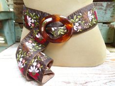 This is a great vintage Jacquard Ribbon belt with a tortoise shell lucite belt buckle. It has a beautiful floral and vine design on chocolate brown ribbon. From end to end it is 45 in. long, and the ribbon is 2 1/8 in. wide. The belt is in great vintage condition. Thank you for looking! Brown Ribbon, Cinch Belt, Jacquard Ribbon, Artsy Outfit, Neck Accessories, Ribbon Belt, Vine Design, Sash Belts, Woven Belt