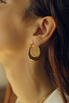 "Thick gold hoop earring Sold as a PAIR \"PAIR\" refers to 2 hoop earrings. Our modern classic hoop earrings gold are the perfect everyday essential. SOURCING and PRODUCTION DETAILS: ♦️ medium size ⌀30mm  ♦️ Material: 18k gold plated stainless steel ♦️ Waterproof ♦️ Nickel-free ♦️ Hypoallergenic ♦️ Small batch production Complete with beautiful gift packaging. READY TO BE UNWRAPPED! Made with love ❤️ Feel free to contact us with any questions :) Due to hygiene reasons, please note the earrings c Hoop Earrings Big, Thick Gold Hoop Earrings, Thick Gold Hoops, Thick Hoop Earrings, Chunky Hoop Earrings, Earrings Big, Big Hoop Earrings, Mini Hoop Earrings, Hoop Earrings Gold