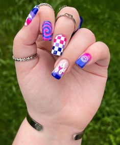 Pride Flag Nails Designs, Bi Nails Designs, Bisexual Nail Designs, Short Pride Nail, Pride Nail Art Designs, Gay Nail Art, Pride Nails Bisexual, Lgbtq Nail Designs, Bisexual Flag Nails