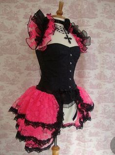 Black And Pink Gothic Outfit, Draculaura Dress, Draculaura Aesthetic Outfit, Drag Make-up, Bustle Skirt, Monster Party, Goth Outfits