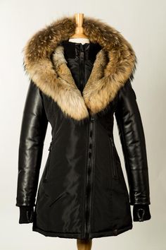 Faux Fur Vests Outfits, Coat With Fur Trim, Coat With Fur, Leather Sleeves, Urban Looks, Black On Black, Down Parka, Leather Sleeve, Down Coat