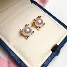 Highline: Famous Style Product Information Origin Japan Material Akoya Pearl and 18k Gold Dimensions Earrings Diameter Approx. 1.0 cm Pearl Shaped: Round Size: 8-8.5 mm Quality: AAA Nacre: Very Thick Color: White Luster: Very High Accessories Metal: 3.0g of 18k Gold Other: None Exquisite Yellow Gold Clip-on Earrings, Luxury White Gold Clip-on Pearl Earrings, Formal Clip-on Huggie Jewelry, Luxury Clip-on Huggie Earrings For Anniversary, Luxury Clip-on Huggie Earrings For Formal Occasions, Luxury 14k Yellow Gold Pearl Earrings, Luxury Formal Clip-on Huggie Earrings, 14k White Gold Pearl Earrings, Formal Yellow Gold Earrings With High Luster