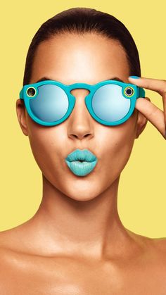 Snapchat Glasses, Ragazza Pop Art, Snapchat Marketing, Snap Chat, نظارات شمسية, Smart Glasses, Augmented Reality