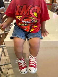 meu filho vai ser fã do relâmpago mcqueen sim!!! Vintage Baby Clothes, Baby Fits, Baby Outfit, Baby Life, Baby Outfits, Cool Baby Stuff