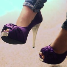 The looming peep toe,revealing two or three toes,shows sexy and shyness of lady. Elegant and charming stiletto heels perfectly shape your legs. Heels Purple, Vikings Game, Soft Dramatic, Wedding Purple, Purple Heels, Awesome Shoes, Purple Shoes, All Things Purple, Shoes High