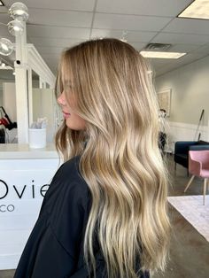 Baliage Hair Blonde Balayage Highlights, Blended Brown And Blonde Hair, Coconut Cream Blonde Hair, Dirty Blonde With Blonde Highlights, Chunky Blonde Balayage, Honey Blonde Lowlights, Dirty Blonde Hair With Lowlights Dark, Golden Honey Blonde Balayage Brunettes, Dark Roots With Blonde Highlights