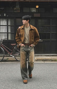 Suede Brown Jacket Outfit, Men Workwear Outfit, Fall Guy Outfits, City Boy Outfits, Fuzzy Jacket Outfit, Outfit Rules, Workwear Fashion Men, Man Ootd, Brown Jacket Outfit