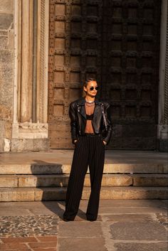 Matrix Outfit Street Styles, Edgy Glam Outfits, Edgy Formal, Sparkly Pants, Glam Rock Style, Casual Glam, Cold Weather Outfit, All Black Fashion, Glam Outfit