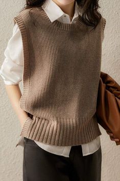 モックネックサイドボタンニットベスト　3色入 - liwisi Moda Casual Chic, Vest Style Women, Fall Knit Sweater, Clothes Korean Style, Sweater Vest Women, Casual Vest, Vest Fashion, Winter Mode, Casual Chic Style