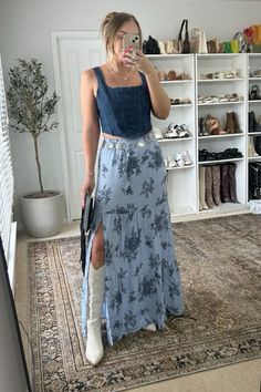 Denim Corset With Skirt, Denim Top With Skirt, Denim Corset Top Outfit Ideas, Denim Shirt With Skirt Outfit, Corset Top Maxi Skirt, Corset Maxi Skirt Outfit, Denim Tank Outfit, Corset Western Outfit, Denim Fashion Aesthetic