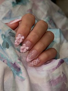 Nail Ideas Rounded Shape, Almond Coquette Nails, Coquette Bow Nails, Coquette Nails Square, Purple Bow Nails, Couqutte Nails, Shimmery Pink Nails, Pink Bow Nails Square, Crochet Nails