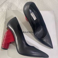 Balenciaga Scarpa S.Cuoio Veu Talc Noir Brand New Size 39 Designer Heels With Contrasting Heel Counter And Pointed Toe, Designer Heels With Contrasting Heel And Pointed Toe, Designer Pointed Toe Heels For Work, Designer Heels With Pointed Toe For Workwear, Designer Red Heels For Work, Designer Pointed Toe Heels For Business, Designer Pointed Toe Heels For Office, Designer Office Heels For Spring, Designer Spring Office Heels