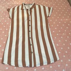 Never Worn Chic Striped Shirt Dress For Vacation, Striped Shirt Dress For Summer Day Out, Striped Collared Mini Dress For Summer, Striped Collared Beach Dress, Spring Striped Collared Dress, Trendy Mini Shirt Dress For Vacation, Collared Striped Beach Dress, Striped Shirt Dress For Summer, Trendy Mini Length Shirt Dress For Vacation