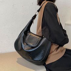 Material: PU Texture: Soft Closed: Zipper Size: 13.6"L x 3.1"W x 11.4"H in; It is enough to hold daily stuffs including cell phones, sunglasses, wallet, key etc. Baldric: Adjustable shoulder strap Cool Bags Women, Vintage Leather Tote Bag, Hobo Jewelry, Bag Inspo Aesthetic, Outfits With Purses, Unique Leather Bag, Desain Tote Bag, Chique Outfit, Mode Hipster