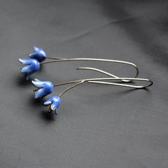 Ekologicky šetrné náušnice s modrými zvonky Etsy Elegant Hypoallergenic Enamel Earrings, Nickel-free Blue Enamel Jewelry, Blue Enamel Hypoallergenic Jewelry, Blue Hypoallergenic Enamel Jewelry, Hypoallergenic Blue Enamel Jewelry, Enamel Ear Wire Jewelry, Cadmium-free Blue Earrings As Gift, Elegant Silver Enamel Flower Earrings, Adjustable Enamel Jewelry