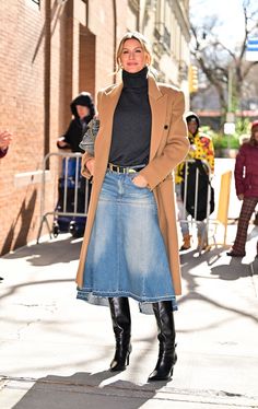 Fall Outfits 2025 Trends, Aline Denim Skirt Outfits, Fall Skirts 2024, Flared Denim Skirt Outfit, Styling A Denim Skirt, Denim Midi Skirt Outfit Fall, 2024 Street Fashion, How To Style Long Denim Skirt, Long Denim Skirt Outfit Fall