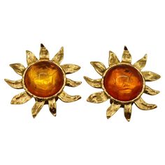 YVES SAINT LAURENT vintage textured sun clip-on earrings featuring an irregular shaped orange resin cabochon at the center. Embossed YSL. Indicative measurements : max. height approx. 4.3 cm (1.69 inches) / max. width approx. 4.1 cm (1.61 inches). Weight per earring : approx. 14 grams. Materials : Gold tone metal hardware / Resin. NOTES - This is a preloved vintage item, therefore it might have imperfections. - Colors may differ slightly from actual product appearance due to differences in light Gold Art Deco Earrings, Louis Vuitton Earrings, Ysl Vintage, Orange Resin, Saint Laurent Vintage, Resin Cabochon, Vintage Clip On Earrings, Gold Art Deco, Vintage Texture