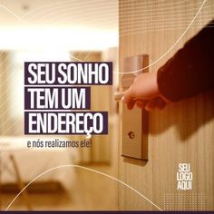 a person is opening a door with the words seu sonho tem um enderco