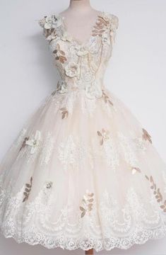 Fairytale Homecoming Dress, Beautiful Dresses Short Classy, Cream Ball Gown Dress For Prom, Cream Ball Gown For Prom, Cream Tulle Dress For Debutante Ball, Cream Wedding Dress With Floral Applique, Cream Tulle Dresses With Floral Applique, White Tulle Dress With Floral Print, Cream Tulle Dress With Floral Applique