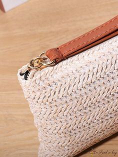 BirdinBag - Beige Minimalist Straw Bag with Wristlet and Clear Zipper - Perfect for Vacation Beige Minimalist, Vacation Bag, Beige Pattern, Pink Pattern, Chic Pink, Word Wrap, Bag Bag, Save The Planet, Straw Bag