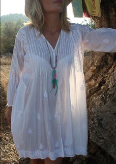 WHITE COTTON TUNIC Blouse Hand Embroidery, Perfect White Blouse, Ibiza Dress, White Dress Top, Ibiza Fashion, Mode Boho, Embroidery Top, Cotton Tunic, Cruise Wear