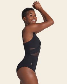 Look spectacular at the beach in this swimsuit that offers light compression in the lower tummy to smooth out your silhouette. Its fixed foam cups give your bust a lightly lifted and rounded look and offer extra coverage. It’s wireless, but its underbust band offers all the support you need. A layer of tulle on the upper tummy and the draped fabric details on the cups give it a touch of elegance! It has adjustable straps so you can wear it however you like. Mix and match it with any outfit by we Compression Garment, Foam Cups, Legging Sport, Compression Leggings, Swim Fashion, Active Wear Leggings, Draped Fabric, Fabric Details, Sports Leggings