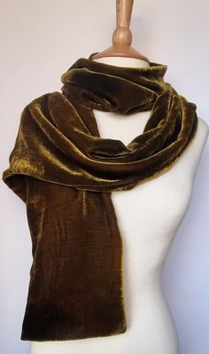 Luxurious and incredibly soft multi-coloured hand sprayed moss, olive and gold silk velvet scarf. Extremely versatile, ideal for wrapping up in the cold weather and adds a glamorous touch to every outfit, whether it's casual or dressing up for an special occasion.  This will be perfect as a gift or a treat for yourself.  Composition 18% Silk and 82% Viscose Vampire Core, Olive And Gold, Witch Core, Velvet Scarf, Diy Scarf, Gold Silk, Velvet Fashion, Linen Style, Silk Velvet