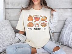 🦃 Feasting for Two Maternity T-Shirt 🦃 Get ready to celebrate Thanksgiving in the cutest way with this retro-style maternity tee! Featuring adorable Thanksgiving graphics like a roasted turkey, pumpkin pie, cozy mug of coffee, and more, this comfy Comfort Colors® shirt is perfect for expectant moms enjoying all the festive foods. The playful "Feasting for Two" design adds a fun touch, making this the ultimate fall pregnancy shirt for any mama-to-be. PROCESSING & SHIPPING Processing time is app Thanksgiving Graphics, Thanksgiving Pregnancy Announcement, Retro Thanksgiving, Expecting Mom Gifts, Fall Maternity, Maternity Tees, Pregnancy Tshirts, Comfort Colors Shirt, Pregnancy Shirts