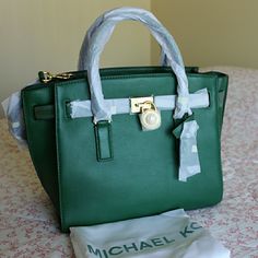 Nwt Michael Kors Gooseberry Hamilton Traveler Large Classic Green Satchel With Branded Hardware, Designer Green Satchel With Branded Hardware, Green Elegant Satchel With Branded Hardware, Elegant Green Satchel With Branded Hardware, Green Satchel With Branded Hardware For Shopping, Chic Green Michael Kors Bag, Formal Green Bag With Branded Hardware, Elegant Green Michael Kors Shoulder Bag, Michael Kors Green Satchel Bag