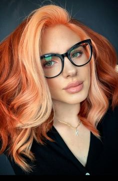 Copper Hair With Golden Money Piece, Copper Hair Color Money Piece, Red Hair With Face Framing Blonde Highlights, Hair Color Idea For Red Heads, Red Hair With Money Piece Only, One Sided Money Piece Hair, Copper Hair With Peach Money Piece, Red And Blond Short Hair, Cinnamon Hair With Money Piece