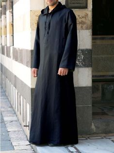 Men's Thobes by SHUKR Islamic Clothing Thobes Men, Kaftan Tops, Autumn Wear, Style Noir, Long Tunic, Mens Spring, Fall Wardrobe, New Fashion, Pakistan