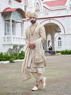 Indian Wedding Outfits For Men Groomsmen, Groom Sherwani With Shawl, Clothes For Groom Wedding, Groom Sherwani Indian Weddings, Wedding Look For Groom, Servani For Men Wedding New, Indian Groom Wear Wedding Sherwani