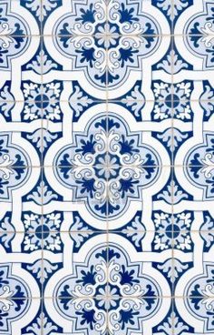 a blue and white tile pattern