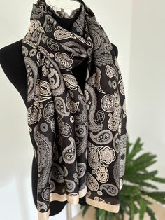 Size: 189*90cm Experience the timeless elegance of traditional Indian design with this exquisite black and cream scarf. Featuring intricate patterns inspired by Indian artistry, this scarf adds a touch of cultural sophistication to any ensemble. Made from premium polyester silk, it offers a luxuriously soft feel and a lightweight drape, ensuring both comfort and style. Whether you're dressing up for a special event or enhancing your everyday look, this versatile accessory is perfect for any occa Cream Scarf, Luxury Scarf, Indian Patterns, Pattern Scarf, Polyester Scarf, Luxury Scarves, Scarf For Women, Patterned Scarves, Scarf Gift