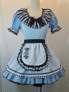 VK Freakshow Babydoll lolita gothic blue Alice in Wonderland image 1 Clothing Practice, Tea Party Halloween, Scary Halloween Costume Ideas, Twisted Circus, Circus Oc, Alice In Wonderland Outfit, Alice Costume, Alice In Wonderland Dress, Halloween Costume Ideas For Women