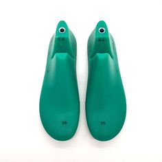 Shoe Last Men for Diy Shoes, Plastic Boot Mold, Shoe Form, Sizes US 7-12/ EU 40-45, KMB 46 Art 7273 T Measurements shoe lasts Size/Length/Width US 7 - EU 40 / 27.0 cm (10.62 inches) / 10.0 cm (3.93 inches) US 8 - EU 41 / 27.7 cm (10.90 inches) / 10.0 cm (3.93 inches) US 9 - EU 42 / 28.3 cm (11.14 inches) / 10.2 cm (4.01 inches) US 10 - EU 43 / 29.0 cm (11.41 inches) / 10.5 cm (4.13 inches) US 11 - EU 44 / 29.7 cm (11.69 inches) / 10.7 cm (4.21 inches) US 12 - EU 45 / 30.5 cm (12.00 inches) / 11. Shoe Cobbler, Plastic Boots, Shoes Boot, Shoe Molding, Custom Made Shoes, Professional Shoes, Plastic Shoes, Shoe Last, Men's Shoe