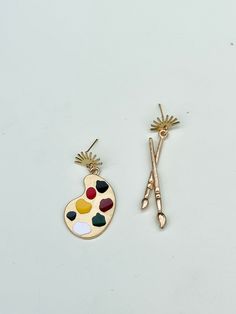 Artist's Paint Brush and Palette Earrings, Gold Plated Paint Brush And Palette, Art Pallet, Funky Jewellery, Funky Jewelry, Artist Paint, Paint Brush, Paint Brushes, Earrings Gold, Jewelry Earrings Dangle