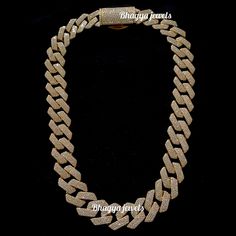 925 Silver Diamond Cuban Link Chain Cuban chain, hip hop chain, hip hop jewelry, VVS , real gold, gold plated chain, gifts for him ➤ 𝐓𝐲𝐩𝐞: Moissanite Diamond Cuban Link Chain ➤ 𝐂𝐚𝐫𝐚𝐭 𝐰𝐞𝐢𝐠𝐡𝐭:- 25.86 - 44.32 Tcw ➤ 𝐃𝐢𝐚𝐦𝐨𝐧𝐝 𝐒𝐡𝐚𝐩𝐞:- Round ➤ 𝐃𝐢𝐚𝐦𝐨𝐧𝐝 𝐂𝐨𝐥𝐨𝐫: DEF ➤ 𝐂𝐥𝐚𝐫𝐢𝐭𝐲: VVS ➤ 𝐏𝐨𝐥𝐢𝐬𝐡: Excellent  ➤ 𝐒𝐲𝐦𝐦𝐞𝐭𝐫𝐲: Excellent ➤ 𝐇𝐚𝐫𝐝𝐧𝐞𝐬𝐬: 9/10 ➤ 𝐃𝐢𝐚𝐦𝐨𝐧𝐝 𝐓𝐞𝐬𝐭𝐞𝐫 𝐏𝐚𝐬𝐬 : Yes ➤ 𝐌𝐞𝐭𝐚𝐥 𝐓𝐲𝐩𝐞: 925 Sterling Silver ➤ 𝐌𝐞𝐭𝐚𝐥 ? Cuban Link Rope Chain Necklace For Streetwear, Streetwear Cuban Link Rope Chain Necklace, Gold Cuban Link Iced Out Jewelry, Gold Rope Chain Jewelry For Streetwear, Gold Iced Out Cuban Link Jewelry, Gold Necklace With Adjustable Chain For Streetwear, Gold Iced Out Chain Link Necklace, Gold Rope Chain Jewelry, Gold Cuban Link Chain Necklace Iced Out