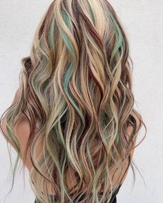 Κούρεμα Bob, Creative Hair Color, Hair Streaks, Blue Highlights, Fishtail Braid, Hair Stylies, Hair Color And Cut