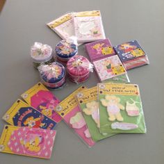 there are many items on the table for children's birthdays to be given