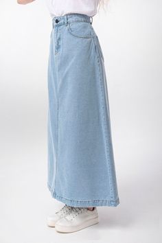 ◆ EXPRESS shipping worldwide - wear your beautiful piece within a few days! ◆ Perfect denim skirt for anytime of the year, any occasion. ◆ Ice Blue ◆ Soft denim fabric ◆ Has pockets in the front and back ◆ Low waist ◆ Bell shape SIZING The item comes in US Women's sizes 4-6-8-10-12. Our model is 5' 9'' (175 cm) and is wearing size 4. The skirt length to the hem is 3' 1'' (95 cm). FABRICS & CARE * Fabric: 100% cotton * Care: Turn inside out before washing. Use warm hand wash or cold machine w Long Skirts For Girls, Ankle Length Denim Skirt, Demin Skirt Long, Soft Skirt Outfit, Denim Wear Women, Denim Skirts Long, Blue Jeans Skirt Outfits, Cute Skirts Long, Full Length Skirt Outfits