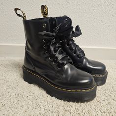 Doc Martens Jadon Smooth Leather Platform Boots - Women's Size 7, Men's Size 6 - Side Zipper - Black Ribbon Laces - Gently Used, In Excellent Condition - Cute Af Doc Martens Zipper, Jadon Smooth Leather Platform Boots, Doc Martens Jadon, Shoes Doc Martens, Jadon Platform Boots, Leather Platform Boots, Platform Boots Women, Doc Martens Boots, Ribbon Laces