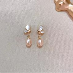 -Super Cute And Dainty Pearl Drop Earrings With Butterfly Detail -10/10 Condition Brand New, Covershot Is Just For Reference, Pearl Is Lighter Color In Person Real Pearl Earrings, Pearl Drop Earrings Gold, Natural Pearl Earrings, Pearl Butterfly, Feminine Jewelry, Pattern Butterfly, Jewelry Cute, Freshwater Pearl Earrings, Butterfly Earrings Stud