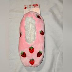 Mooncake Strawberry House Slippers Size M 8-10 Strawberry Slippers, Strawberry House, Mooncake, Girly Accessories, Moon Cake, House Slippers, Pink White, Slippers, Women Shoes