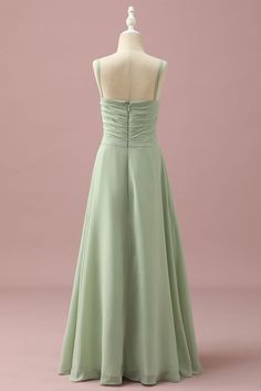 the back of a bridesmaid dress on a mannequin headdress