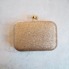 All that glitters...chic and sophisticated metallic clutch bags with gold chain strap comes in silver and gold. Free shipping and a free gift are included. Metallic Clutch Bag, Hand Clutch, Formal Clutch, Glitter Clutch, Prom 2024, Metallic Clutch, Mini Gold, Designer Clutch, Gold Hand