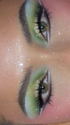 Types Of Eyeshadow Styles, Eye Makeup Inspo Eyeshadows, Green Eye Looks Eyeshadows, Blue Green Eyes Makeup, Cyan Makeup, Red And Green Eye Makeup, Duochrome Eyeshadow Looks, Bright Colorful Eye Makeup, Earthy Makeup Looks