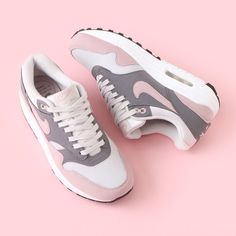 Grey Sneakers, Air Max Sneakers, Pink Grey, Air Max, Nike Air Max, Nike Air, Sneakers Nike, Nike